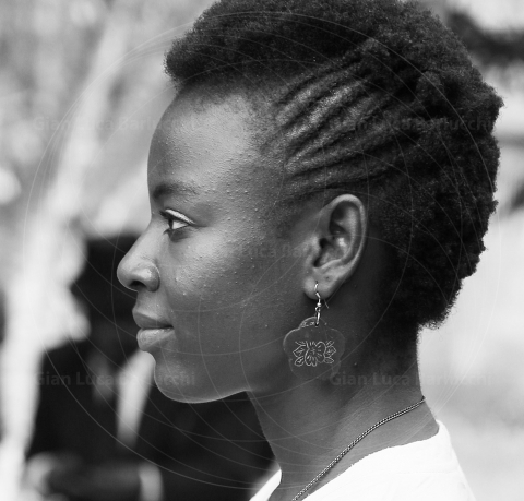 _MG_4042-crop2-bw-ridF